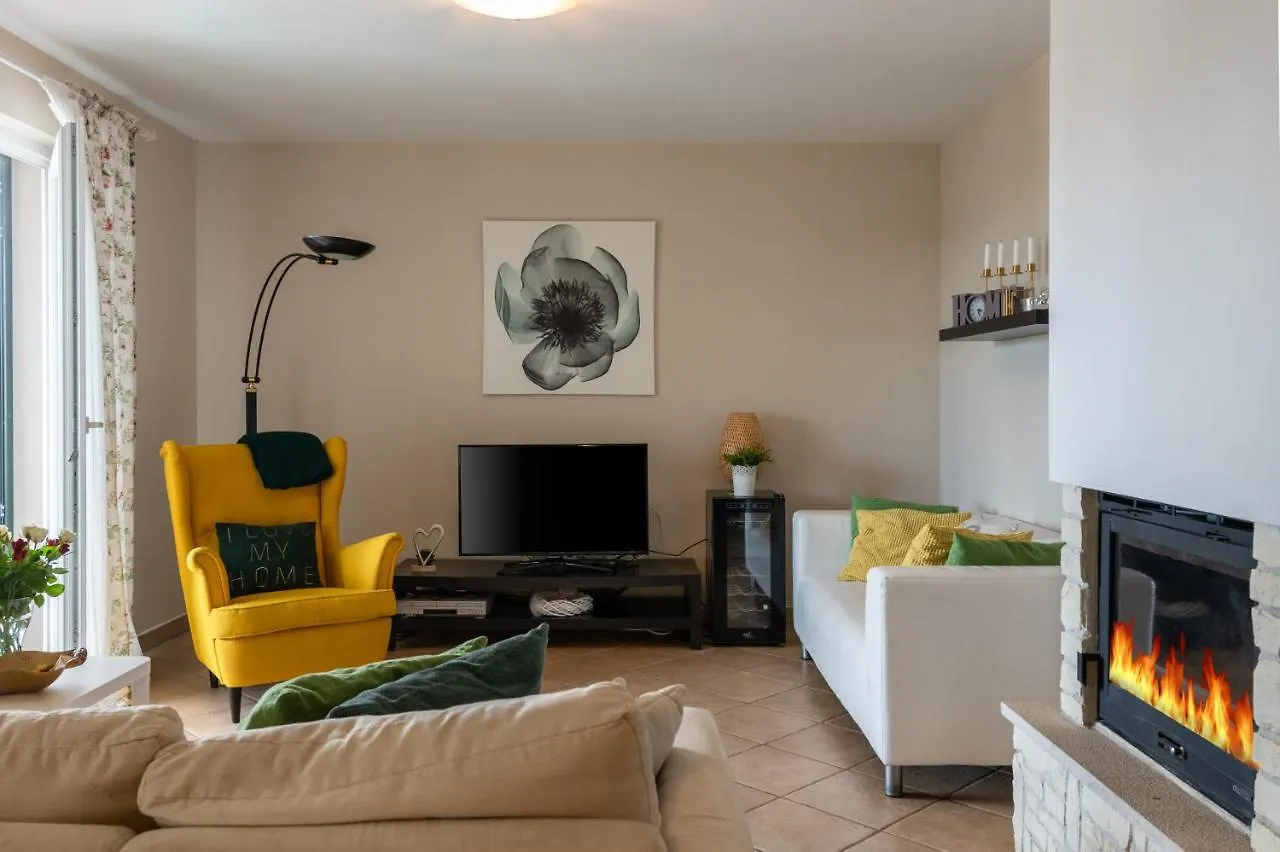 Villa Laura Krnica 0*,