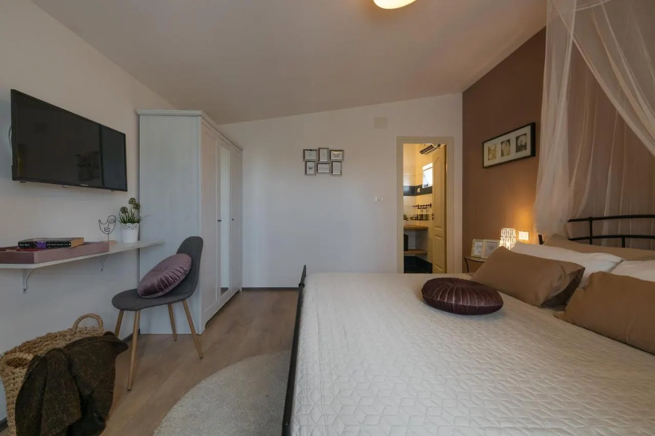Villa Laura Krnica Hébergement de vacances
