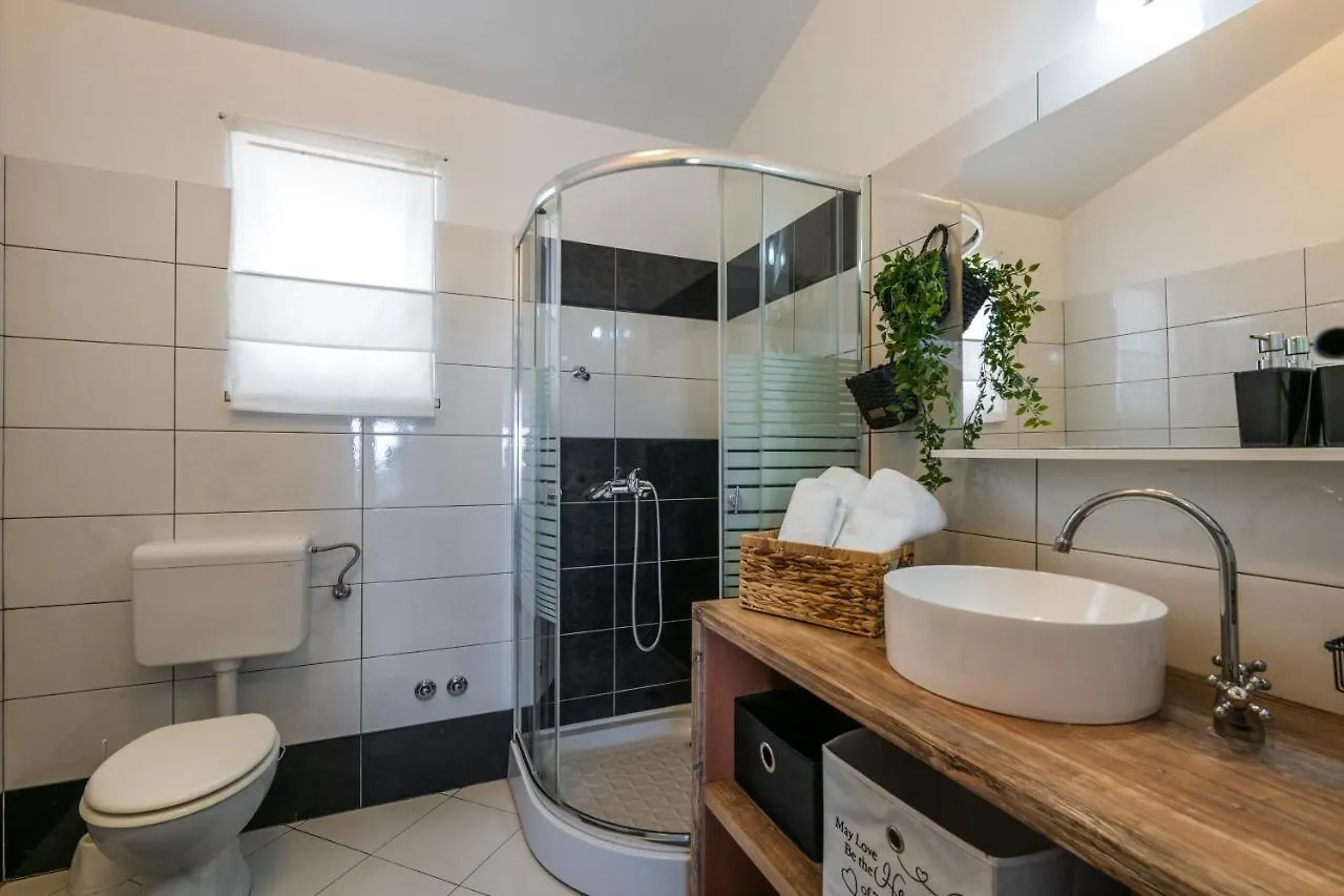 Villa Laura Krnica Holiday home