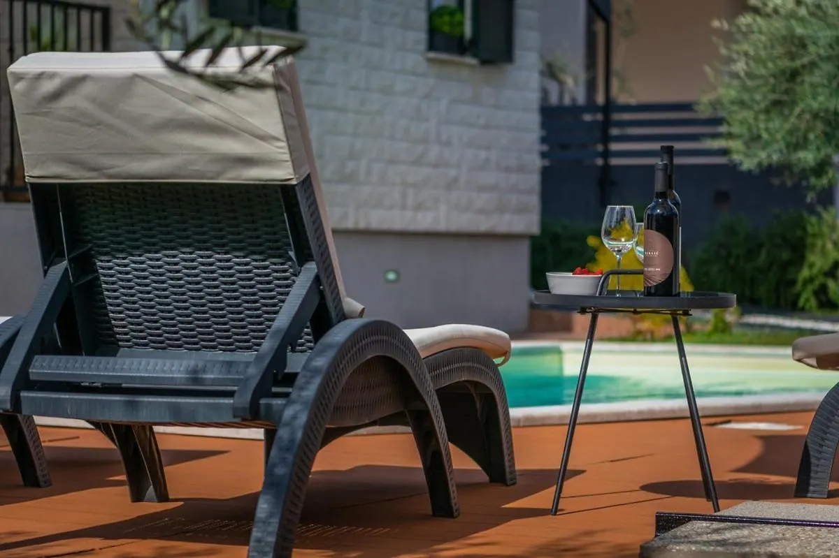 Villa Laura Krnica Tatil Evi